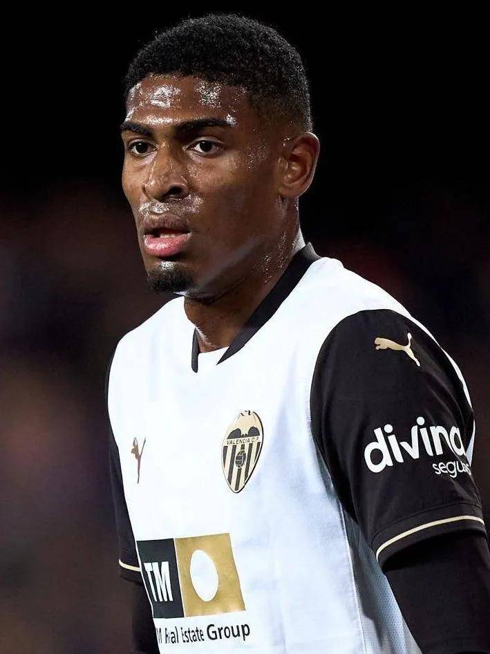 更因为他在 更因为他在